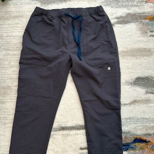 Charcoal Slim Cairo Figs Men’s Small Like New Scrubs